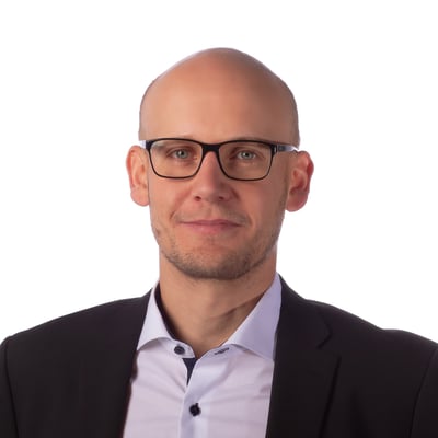 Josef-8944-weiss-robo.innovate